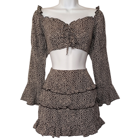 FASHION NOVA VINTAGE White Floral Print Ruffle Mini Black Lace Up 2 Pc Small NWT - Picture 2 of 15